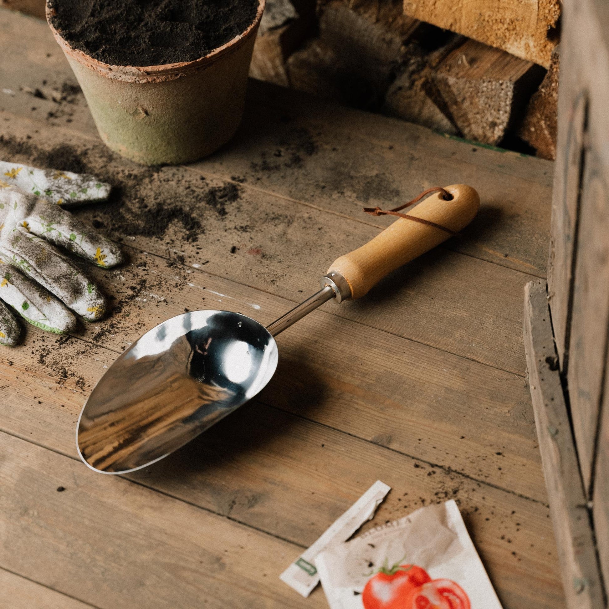 Handschep voor compost