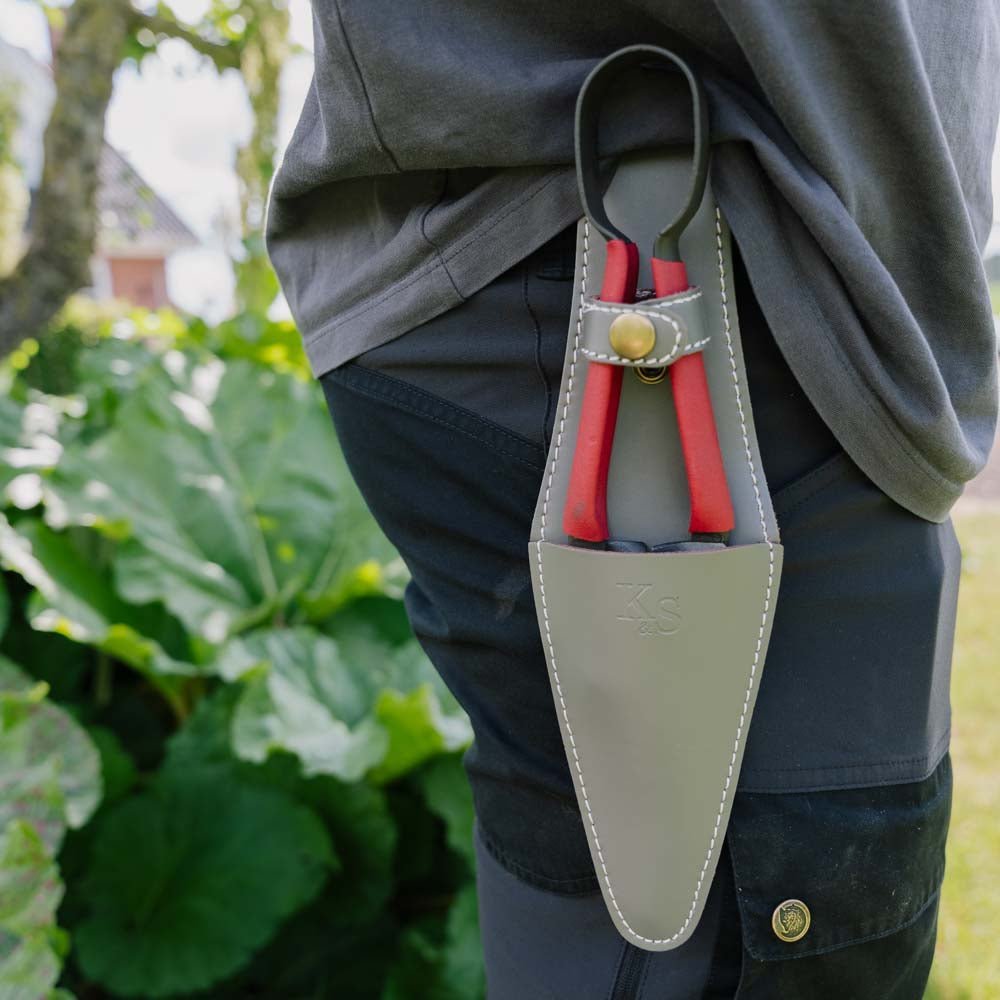 Snoeischaar, met leren hoes